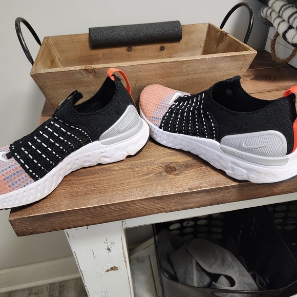 Nike React Phantom shoes - Picture 7 of 8